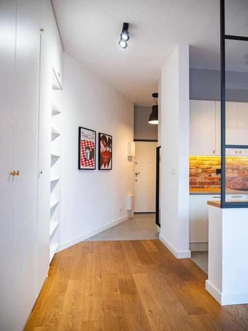 Chic Apartment In Historic Koneser Area Warszawa Eksteriør billede