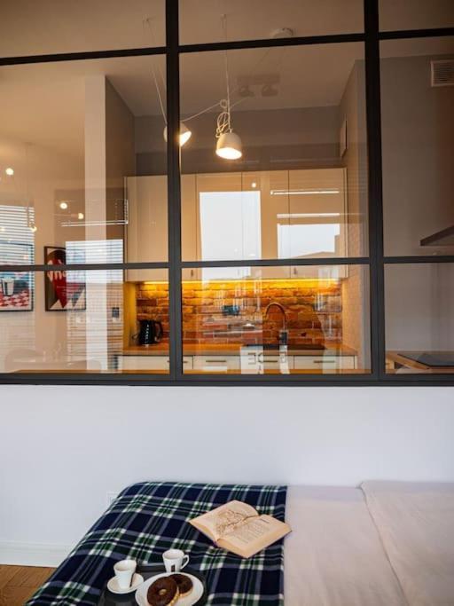 Chic Apartment In Historic Koneser Area Warszawa Eksteriør billede