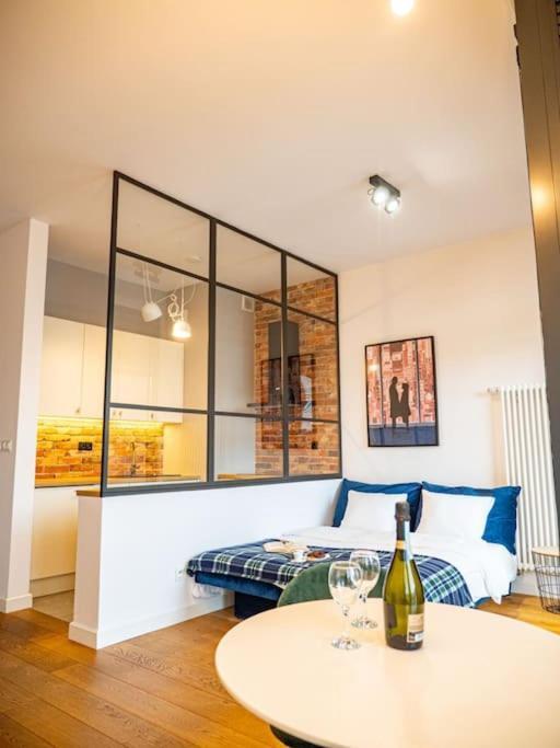 Chic Apartment In Historic Koneser Area Warszawa Eksteriør billede