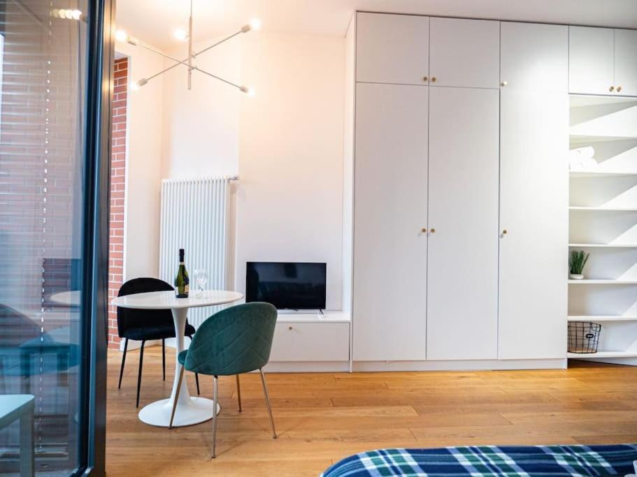 Chic Apartment In Historic Koneser Area Warszawa Eksteriør billede