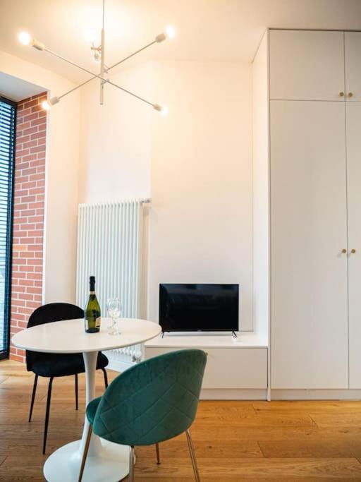 Chic Apartment In Historic Koneser Area Warszawa Eksteriør billede