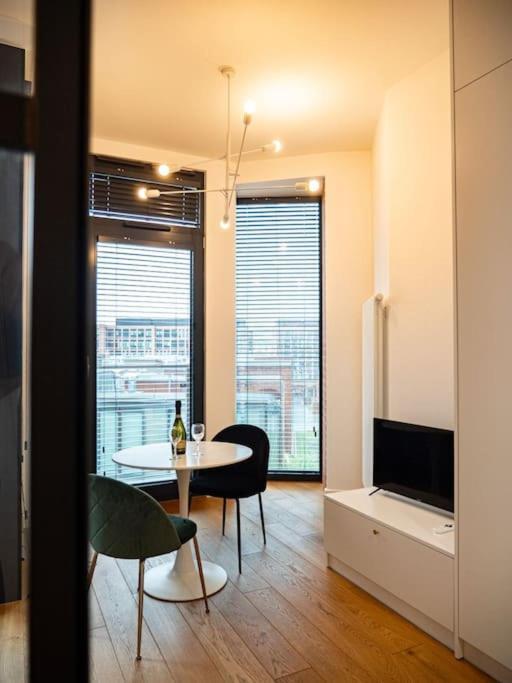 Chic Apartment In Historic Koneser Area Warszawa Eksteriør billede
