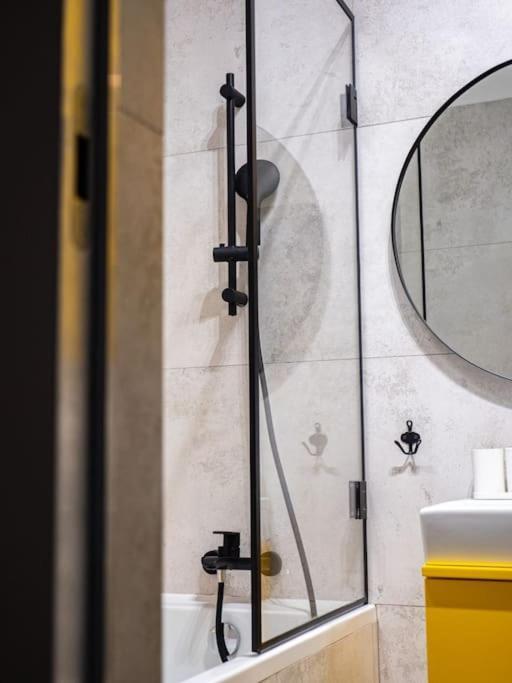 Chic Apartment In Historic Koneser Area Warszawa Eksteriør billede