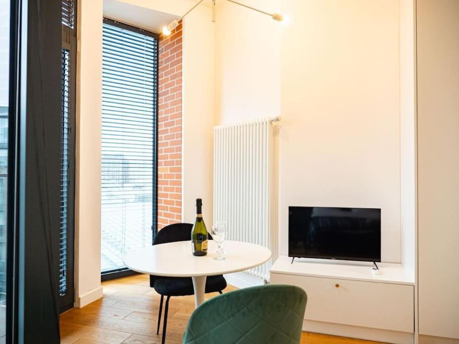 Chic Apartment In Historic Koneser Area Warszawa Eksteriør billede